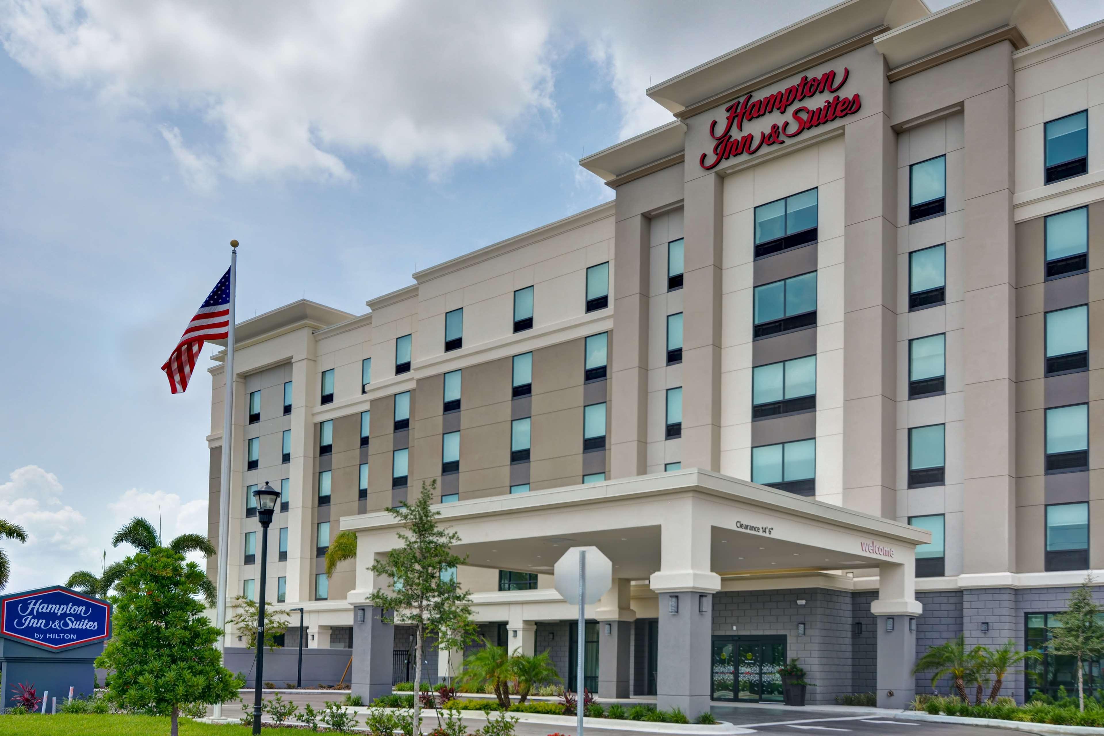 Hampton Inn & Suites Tampa Riverview Exterior photo